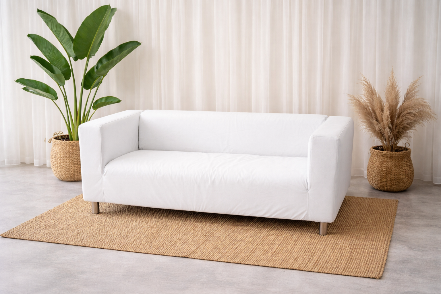 Canapea tapitata de trei locuri