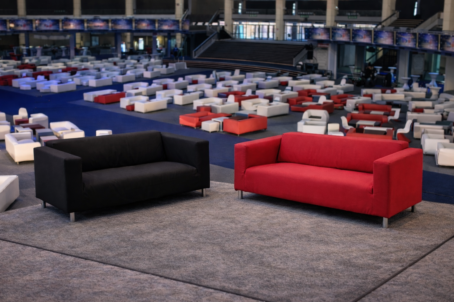 Canapea tapitata de trei locuri - imagine 3